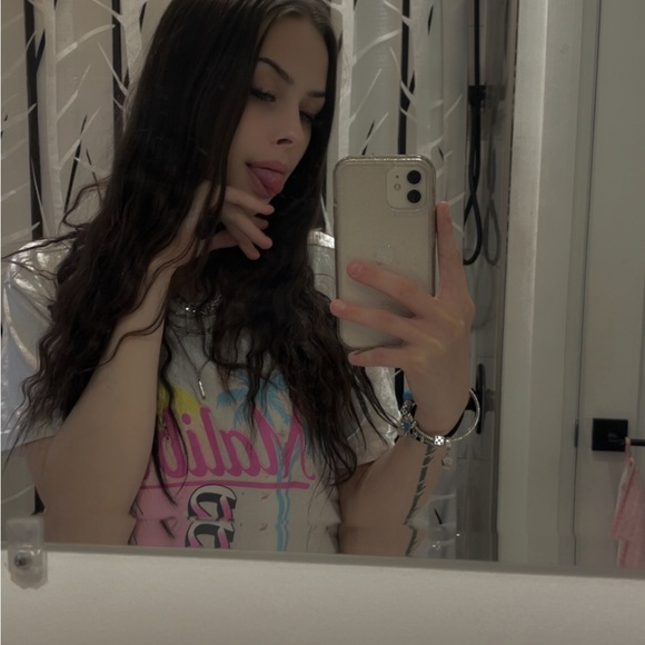 Meet your Posher, Kenzie - Picture 4 of 5